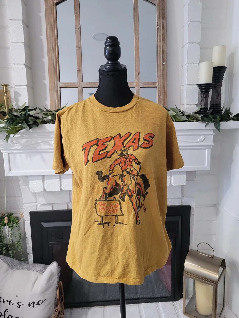 Velva Sheen Mustard Yellow 'Texas' Lobe Star Graphic Women's Tee Size Medium